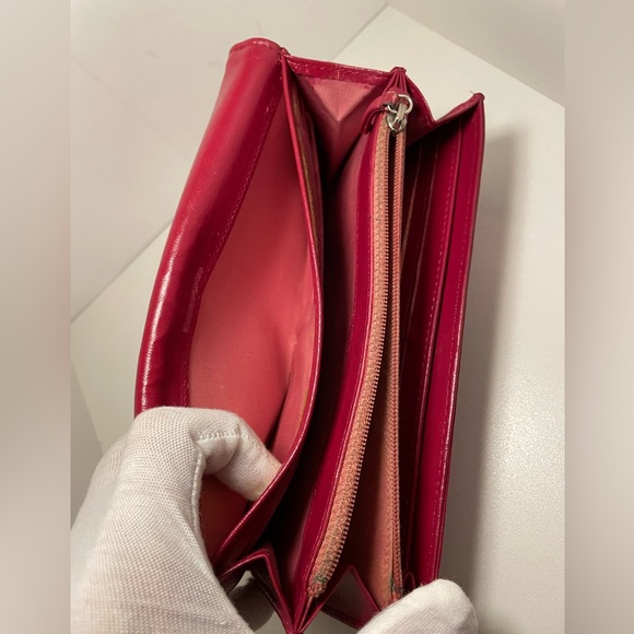 Chanel embossed long wallet - Picture 7 of 10